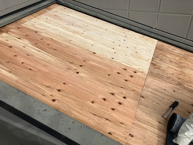 野地板の設置風景